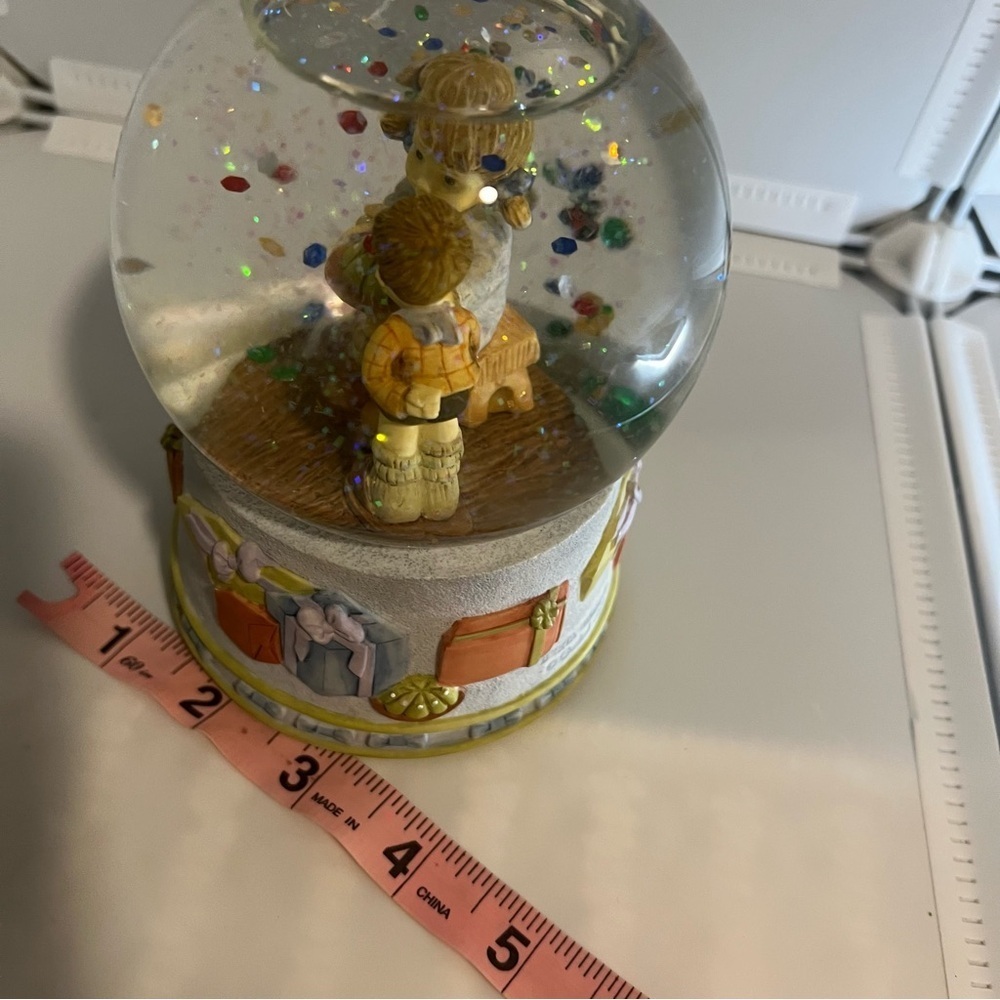 Berta Hummel "birthday treat" Goebel 1999 Snowglobe - Picture 7 of 9